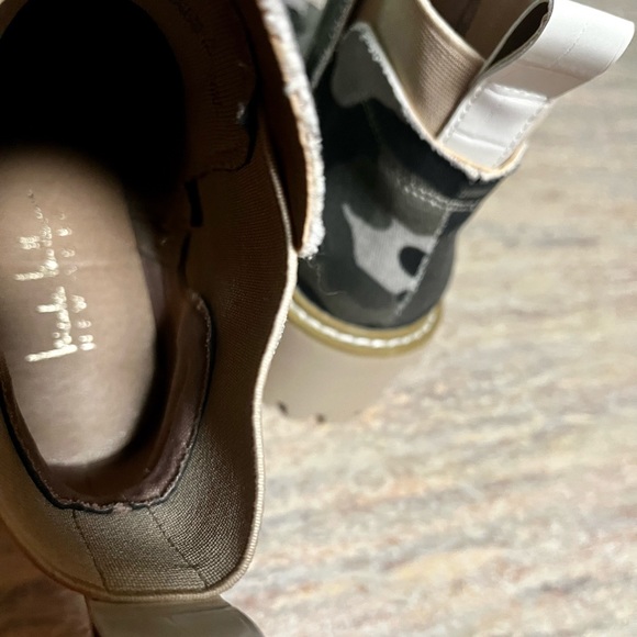 NWOB Nicole Miller Camo ankle boots - Picture 8 of 16